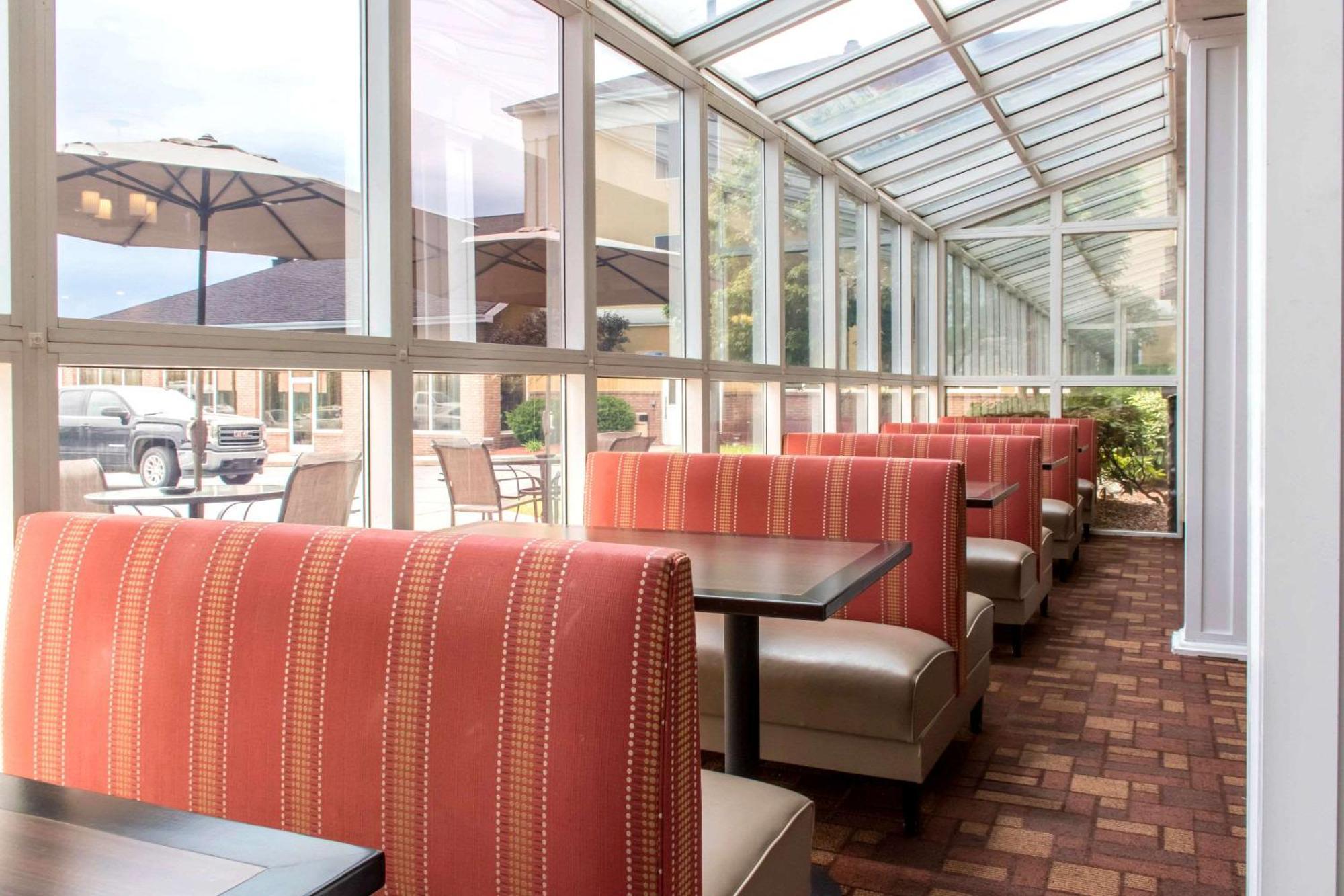 Comfort Suites Scranton Near Montage Mountain Buitenkant foto